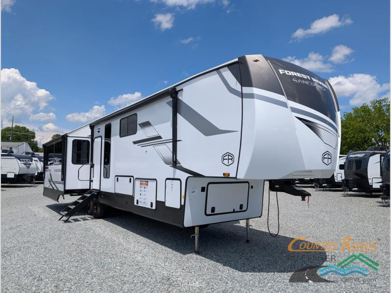 Lexington RV Dealers Expand Luxury Fifth Wheel Inventory